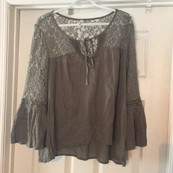 Mudd Tops - Mudd Olive Green size M shirt